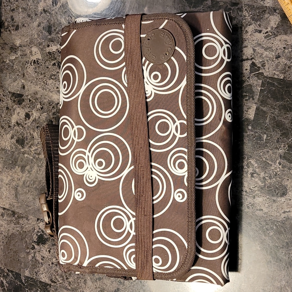 Amy Coe baby diaper bag Changing Pad brown swirls & attachable clip